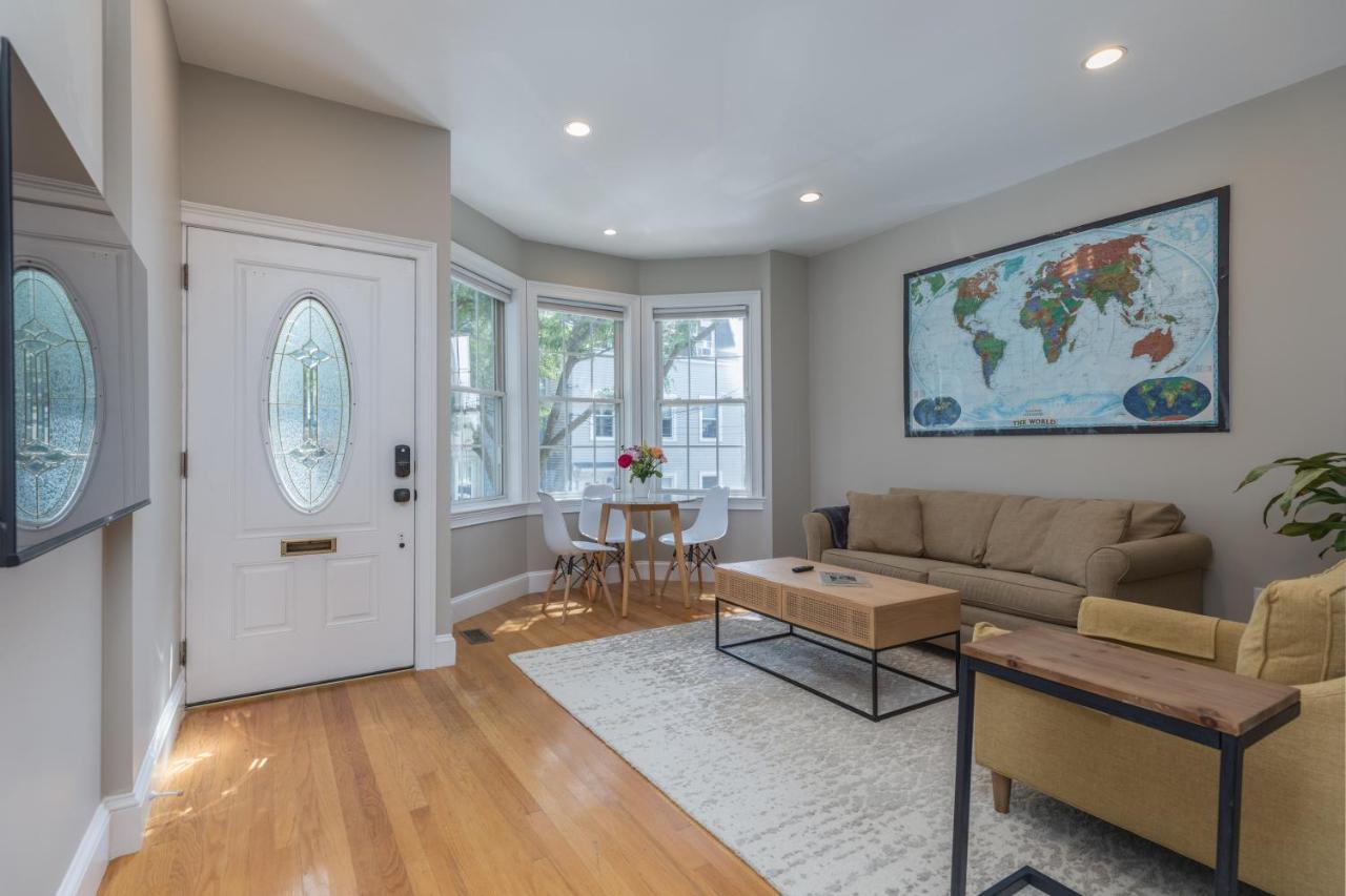 Sunny Convenient Home W/ Private Patio! Easy Walk To Everything! Boston Exterior photo