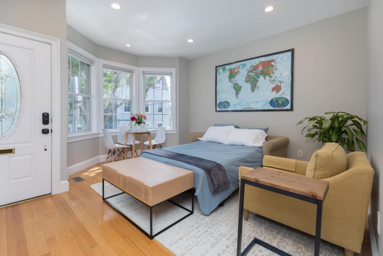 Sunny Convenient Home W/ Private Patio! Easy Walk To Everything! Boston Exterior photo