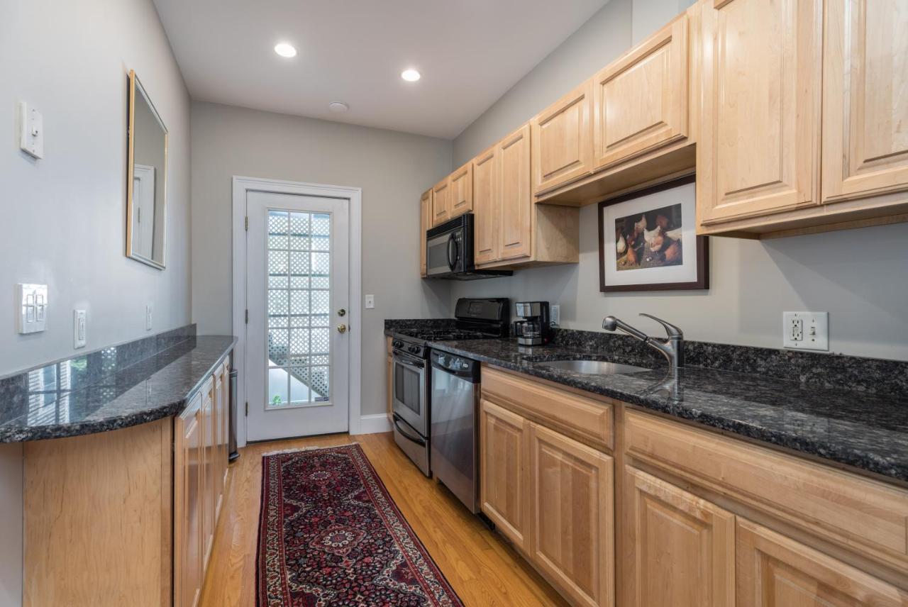 Sunny Convenient Home W/ Private Patio! Easy Walk To Everything! Boston Exterior photo