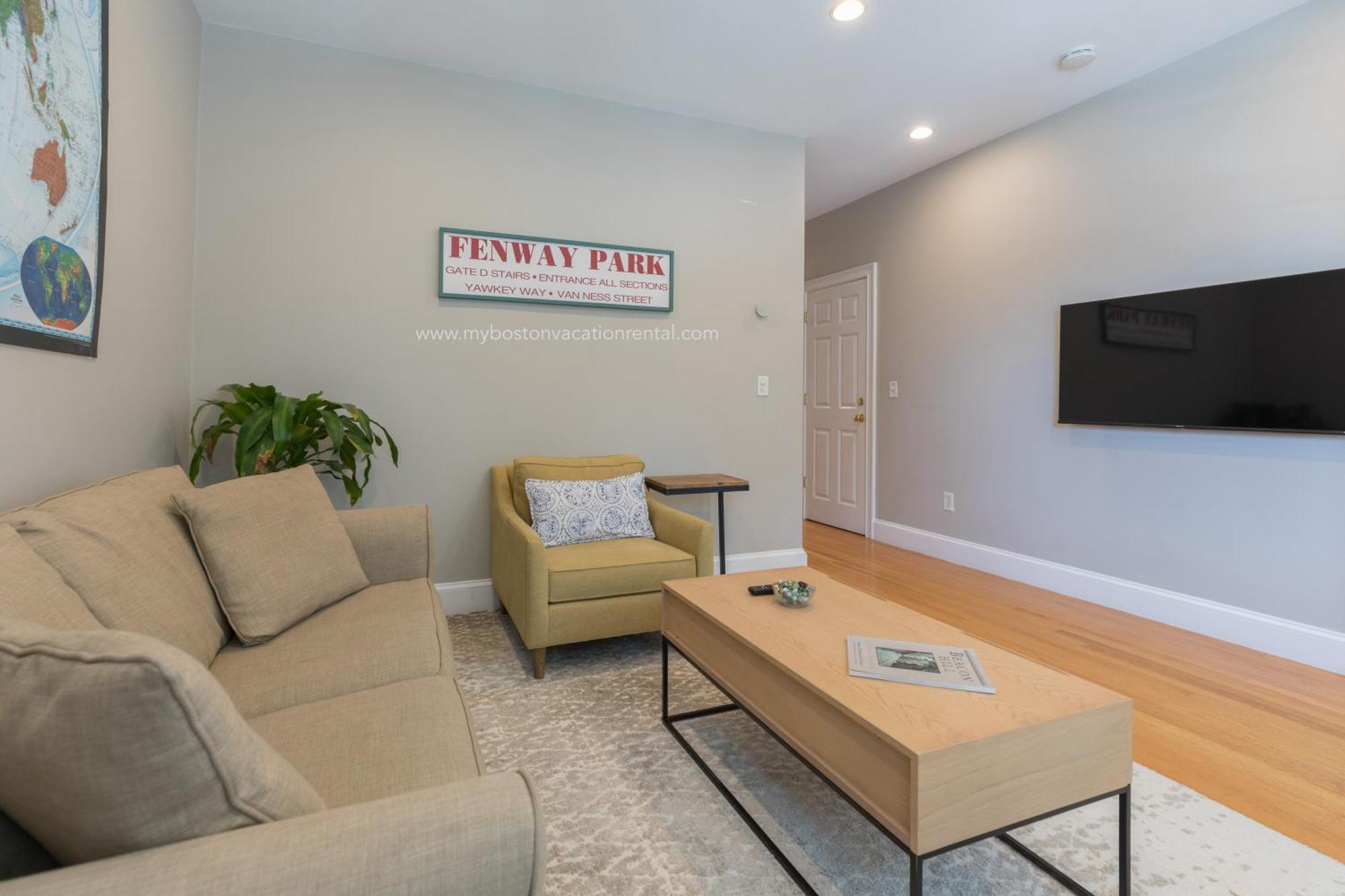 Sunny Convenient Home W/ Private Patio! Easy Walk To Everything! Boston Exterior photo